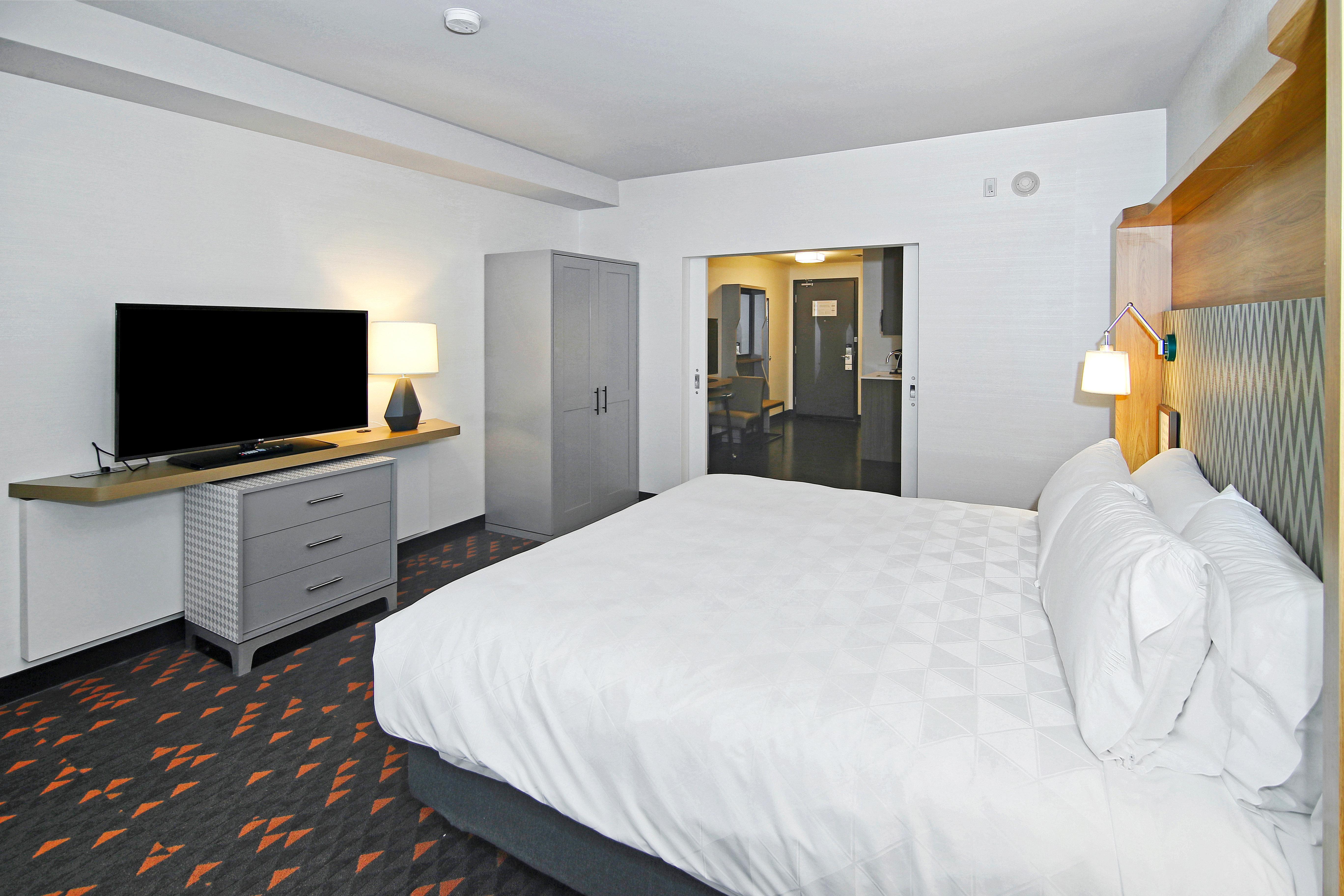 & - Airport North By Ihg