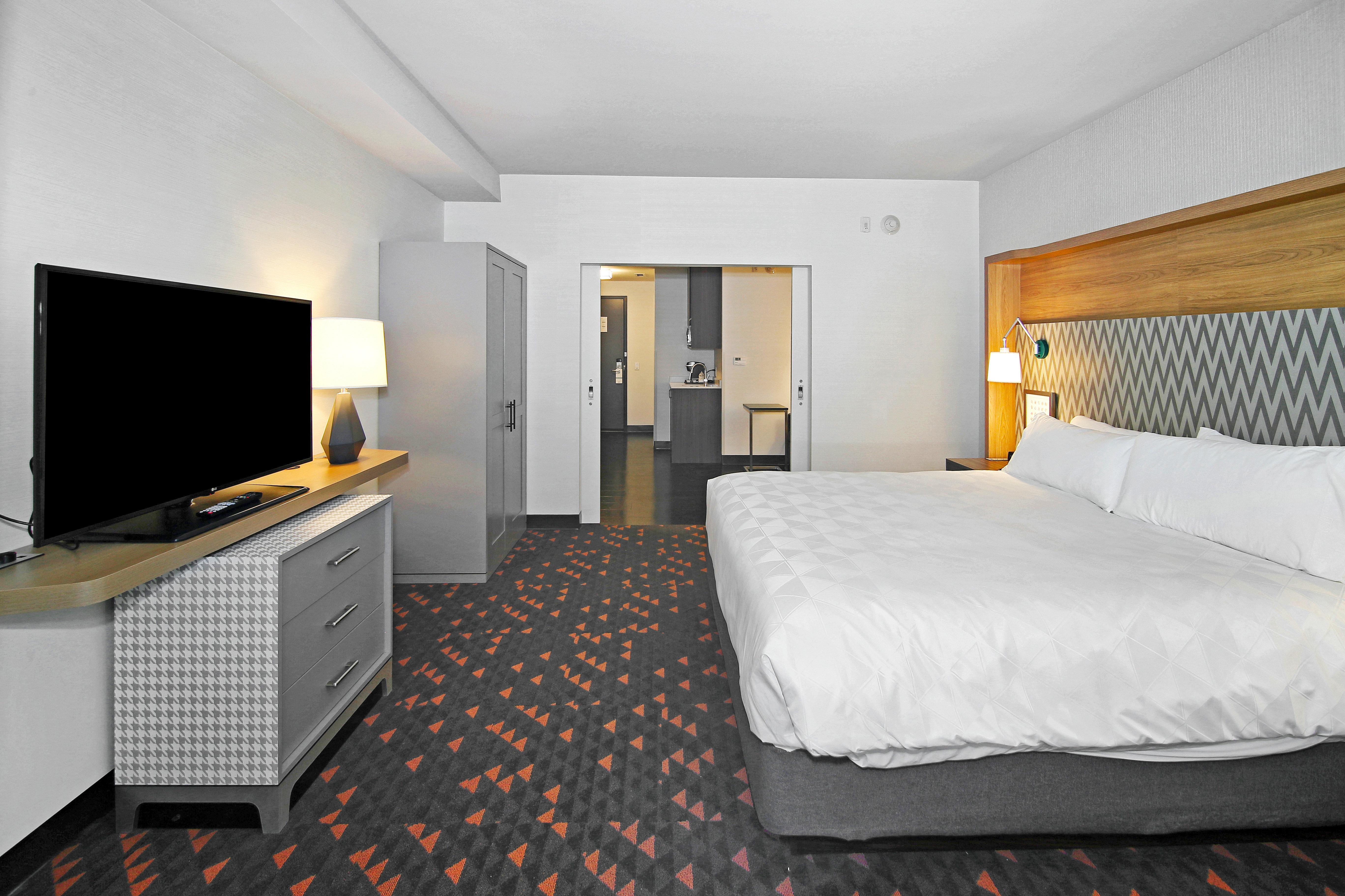 & - Airport North By Ihg