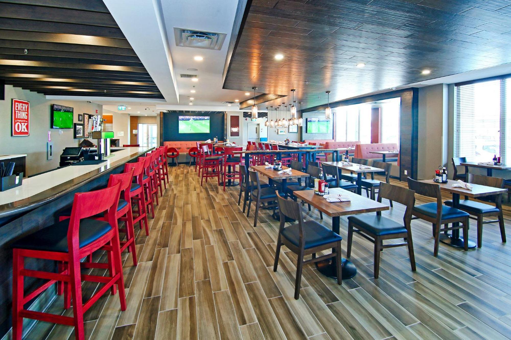 & - Airport North By Ihg Hotel Calgary