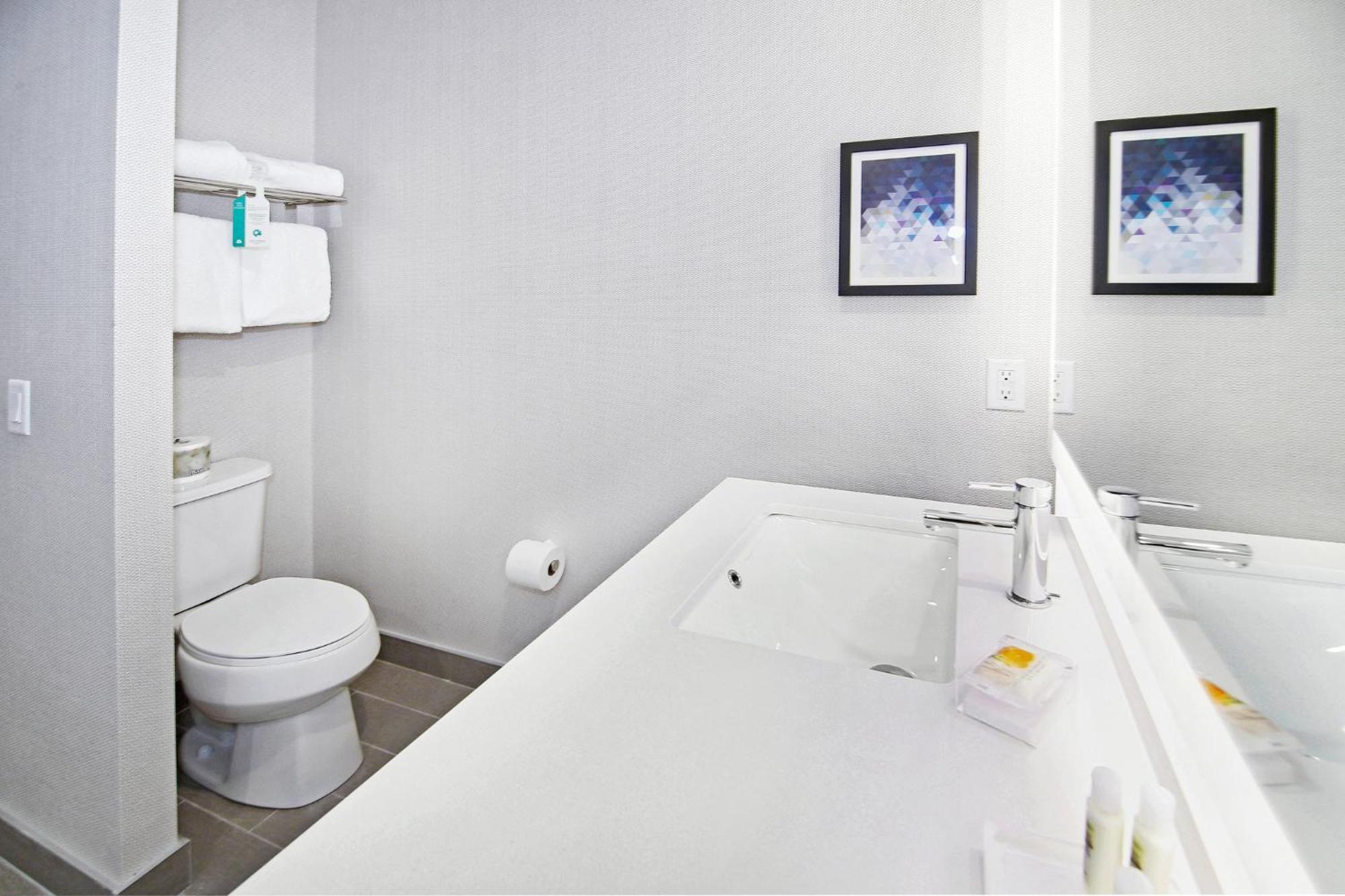 & - Airport North By Ihg Hotel Calgary