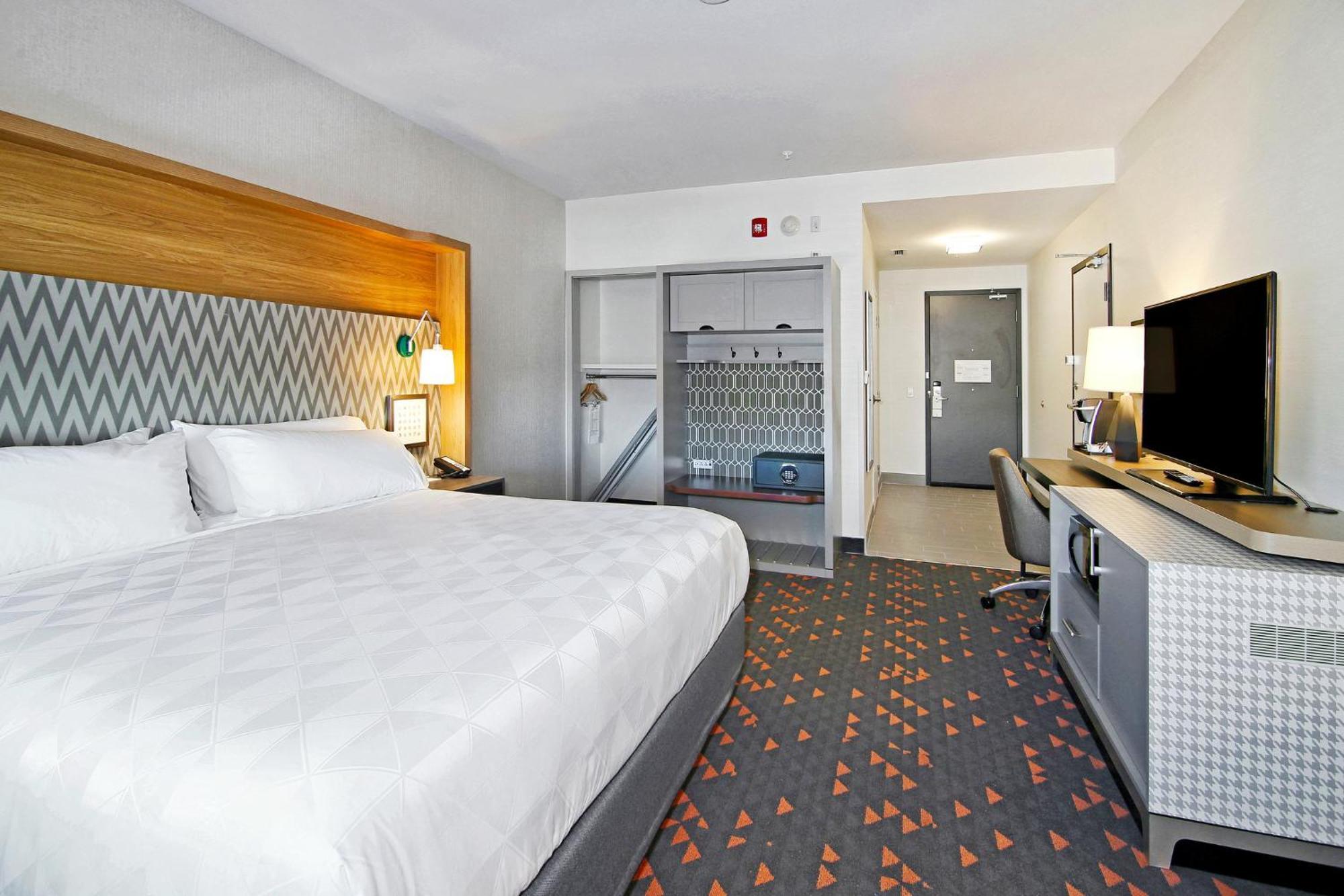 & - Airport North By Ihg Hotel 3*