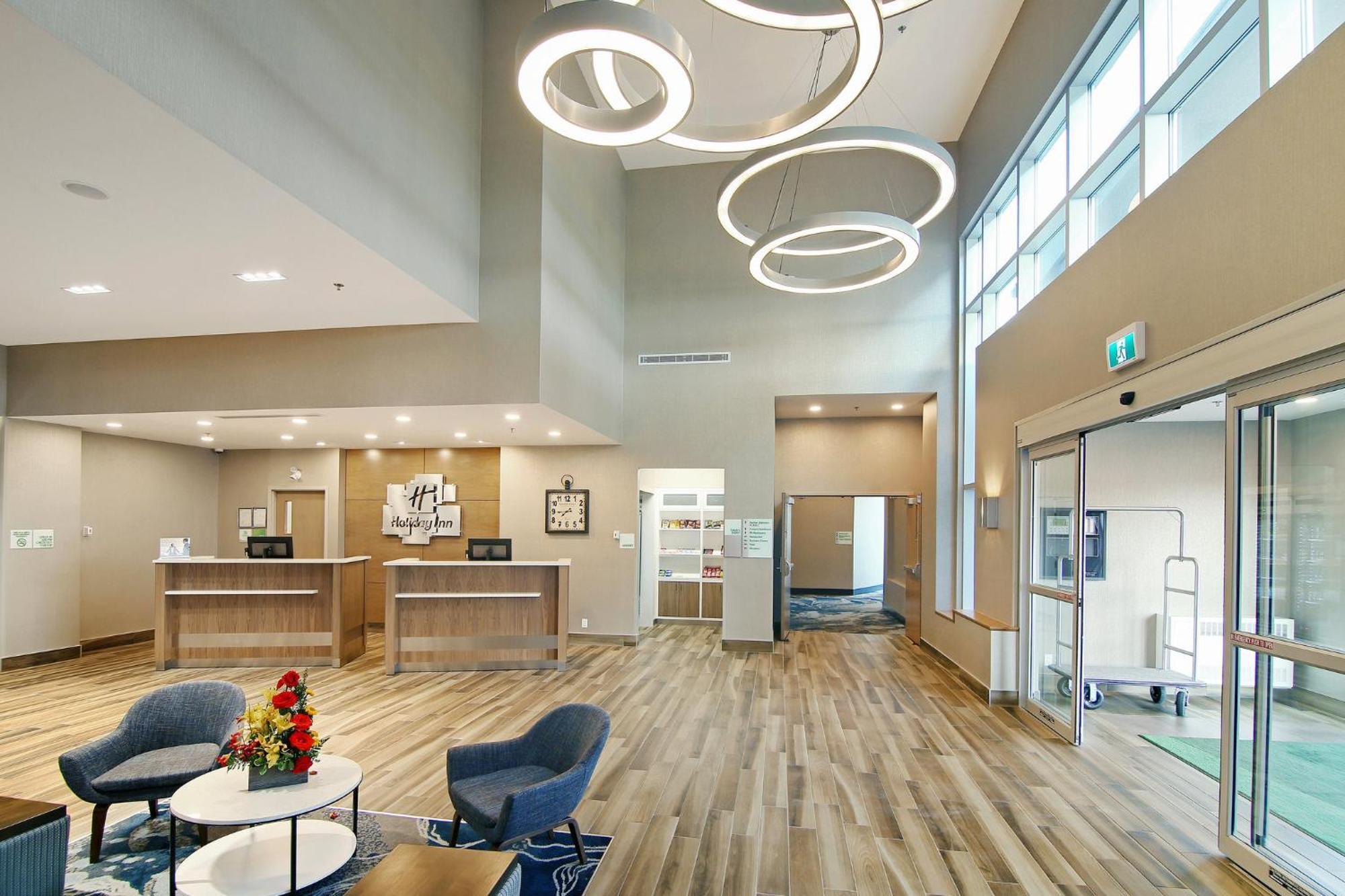 Hotel & - Airport North By Ihg Calgary