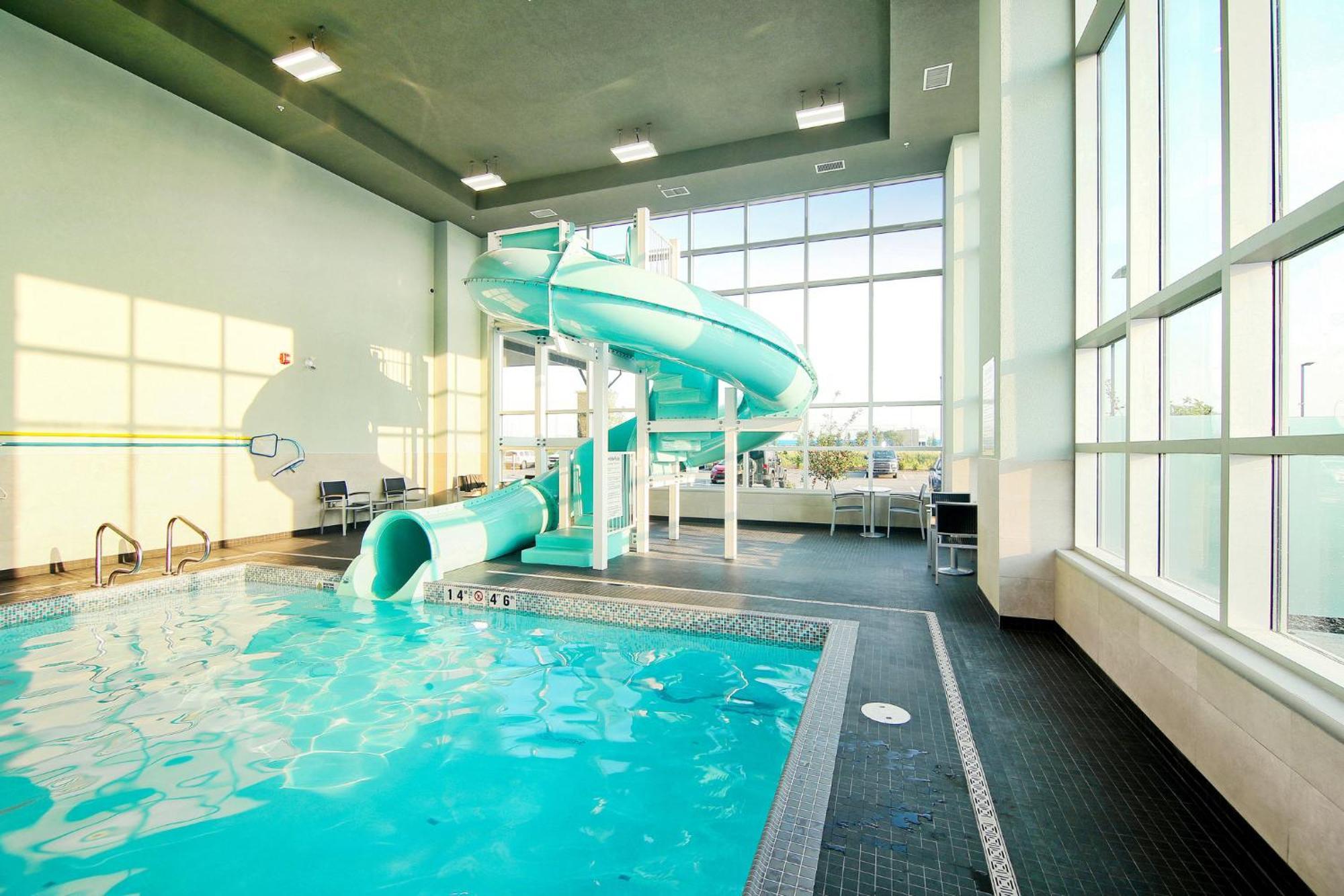 Hotel & - Airport North By Ihg Calgary