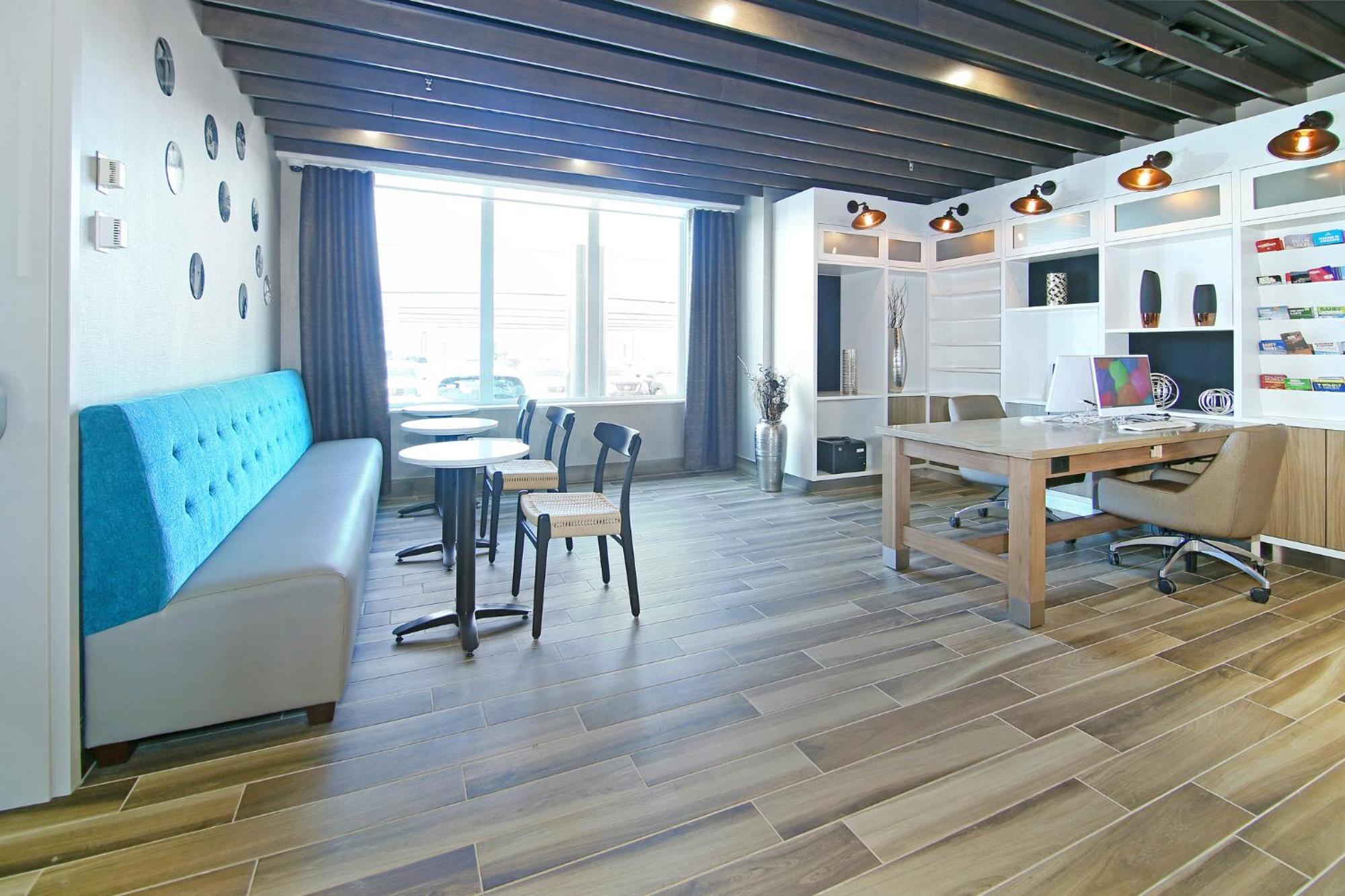 & - Airport North By Ihg Hotel 3*