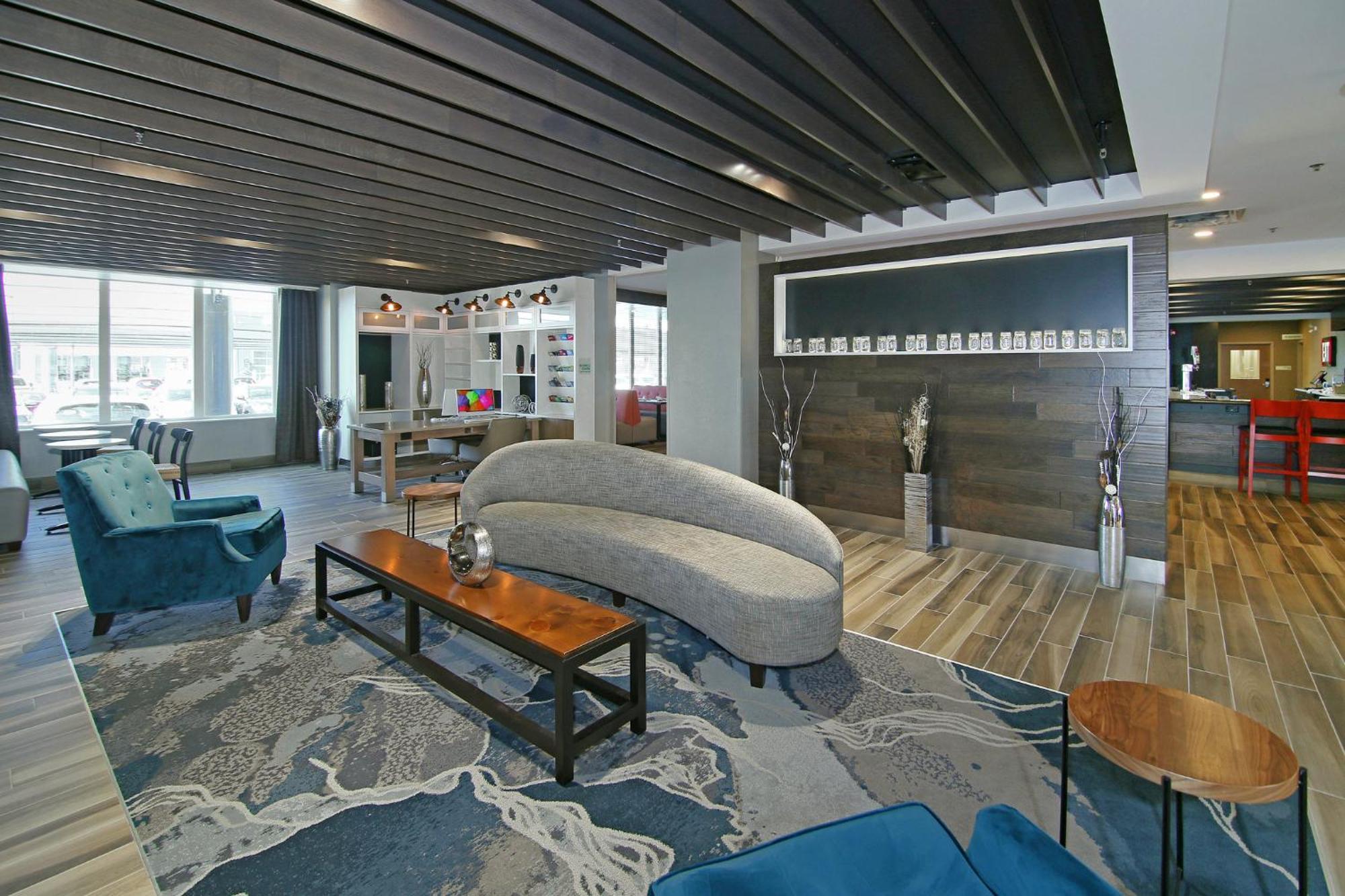& - Airport North By Ihg Calgary