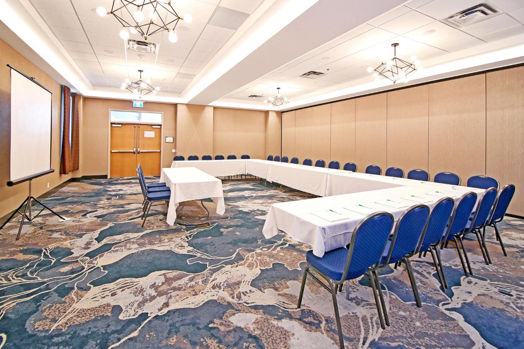 Hotel & - Airport North By Ihg Calgary
