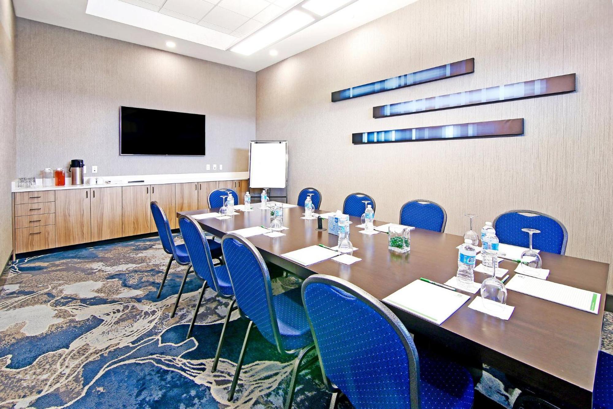& - Airport North By Ihg 3*