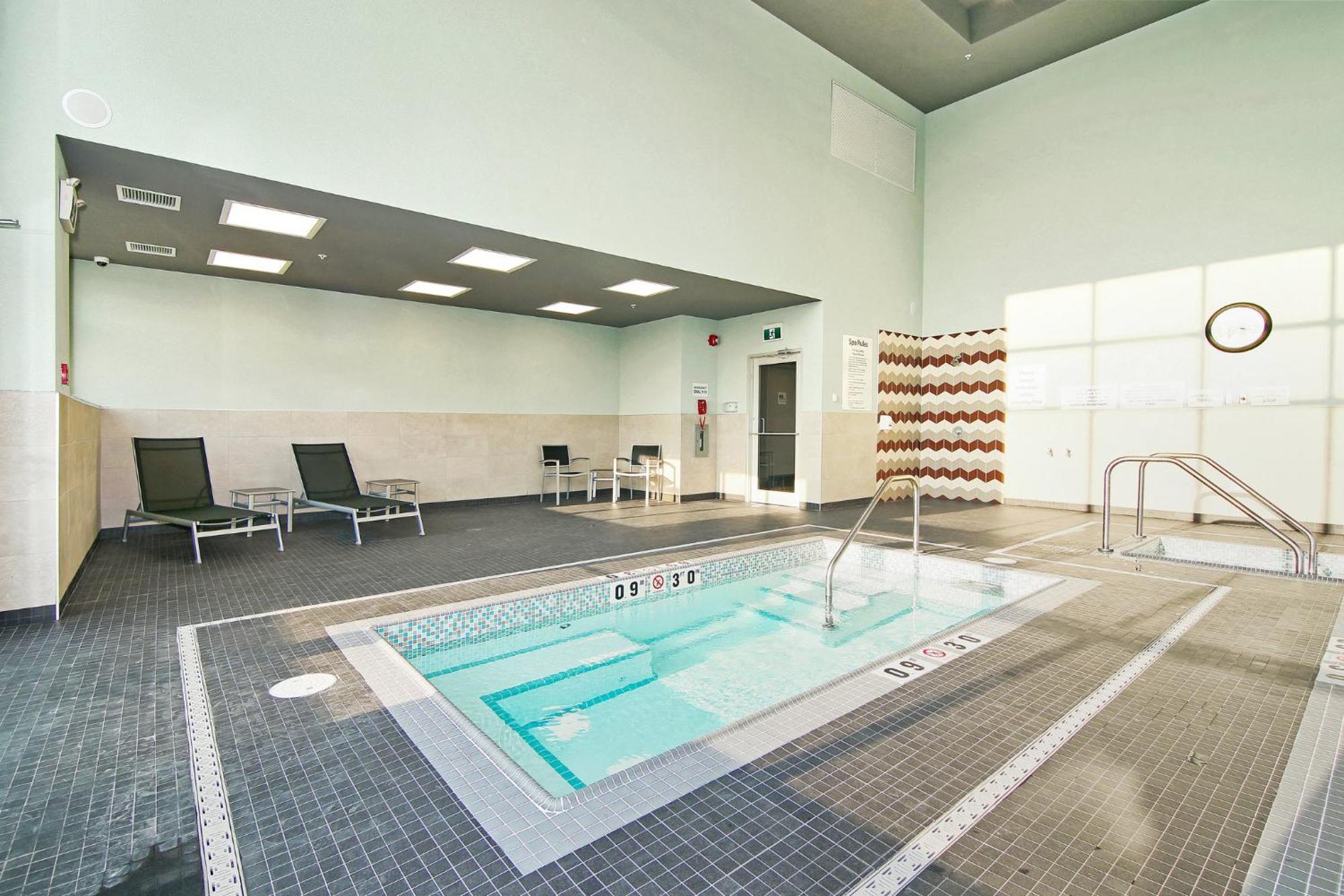 Hotel & - Airport North By Ihg Calgary